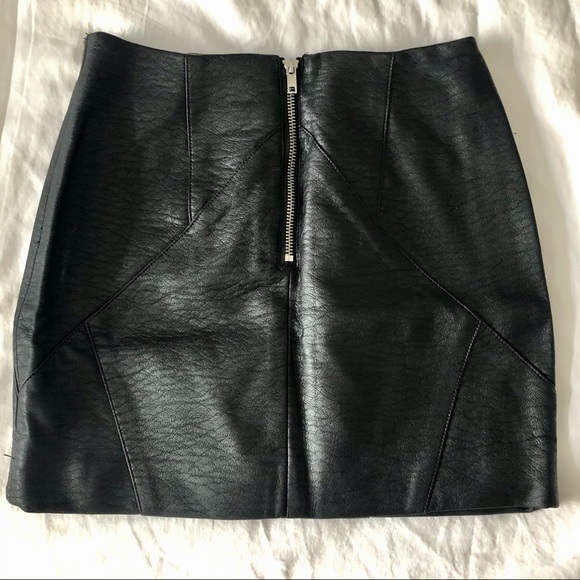 FAUX LEATHER SKIRT - Picture 2 of 2